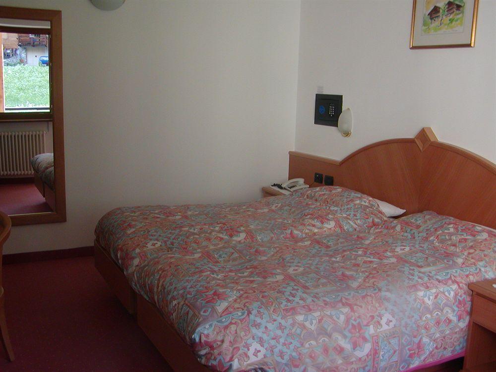 Hotel Dolomites Inn กานาเซย์ ภายนอก รูปภาพ