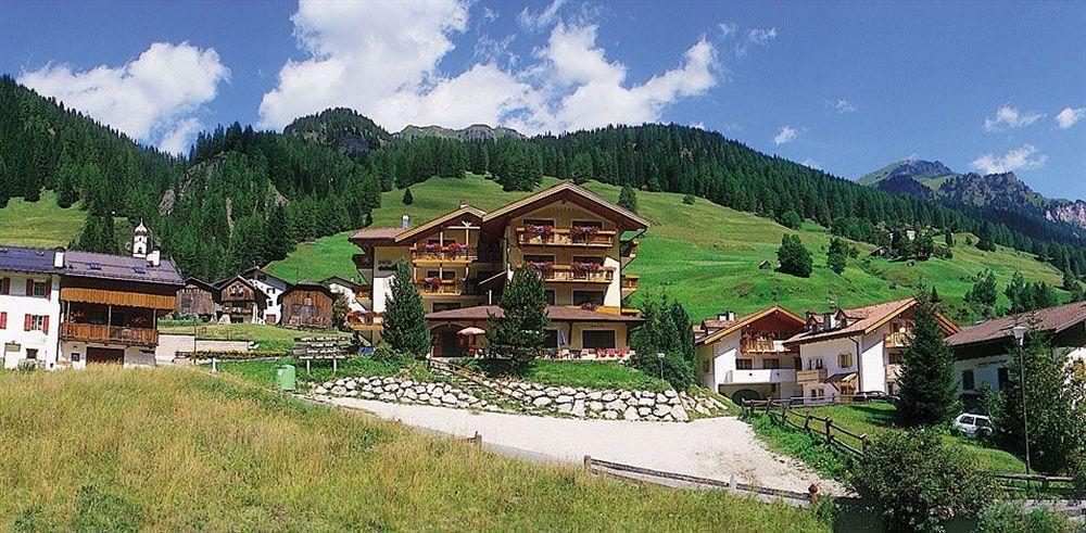 Hotel Dolomites Inn กานาเซย์ ภายนอก รูปภาพ