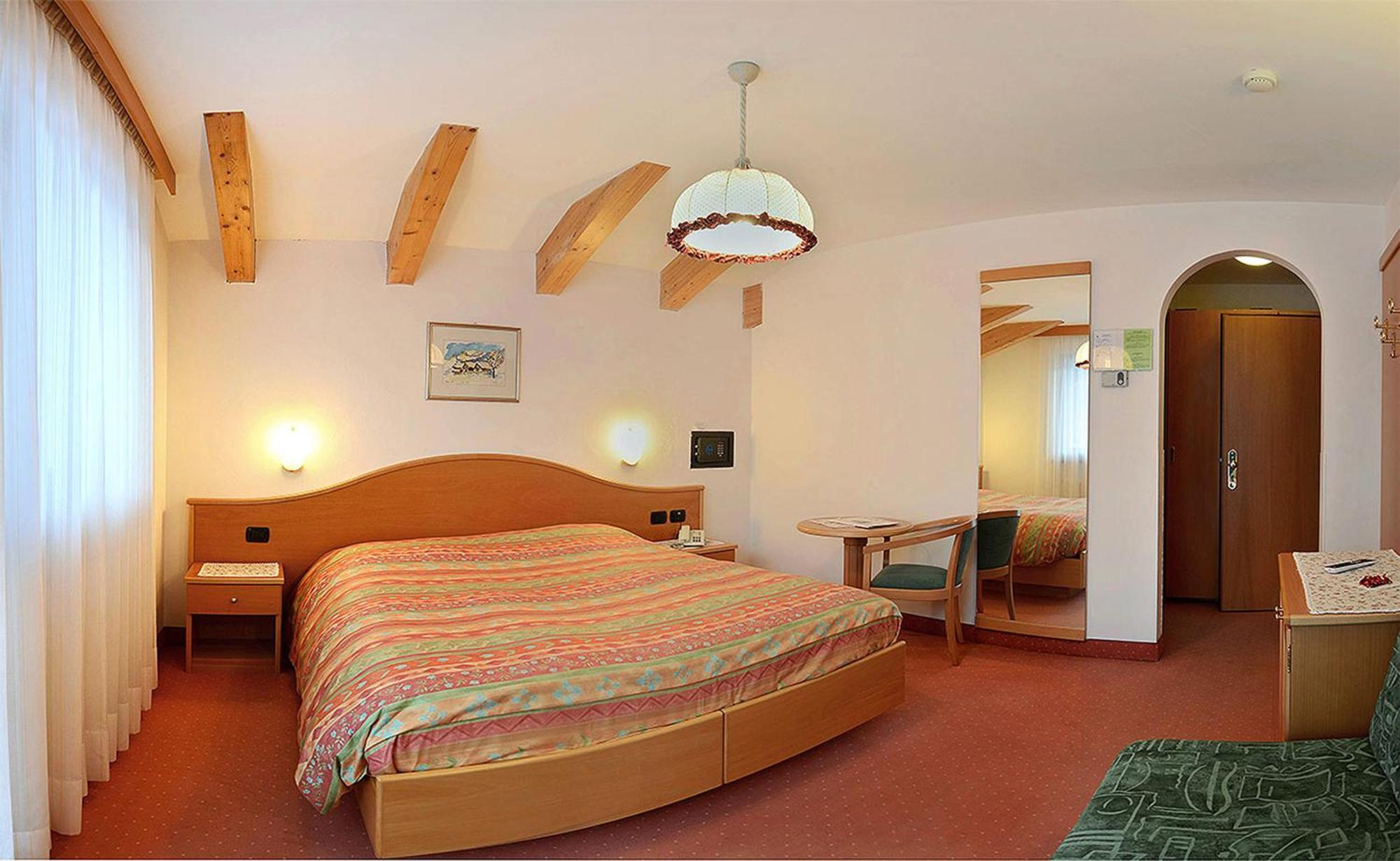 Hotel Dolomites Inn กานาเซย์ ภายนอก รูปภาพ