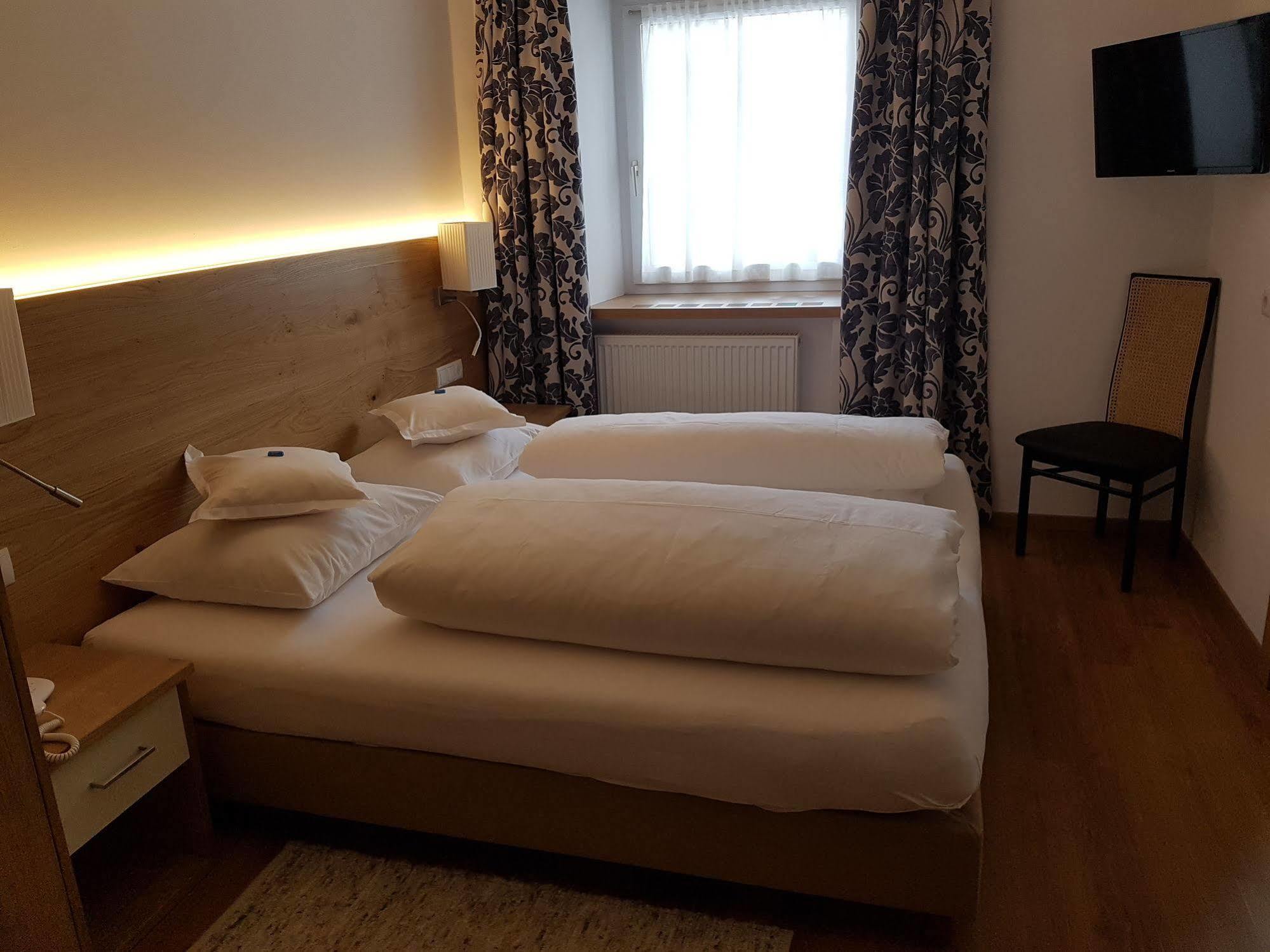 Hotel Dolomites Inn กานาเซย์ ภายนอก รูปภาพ