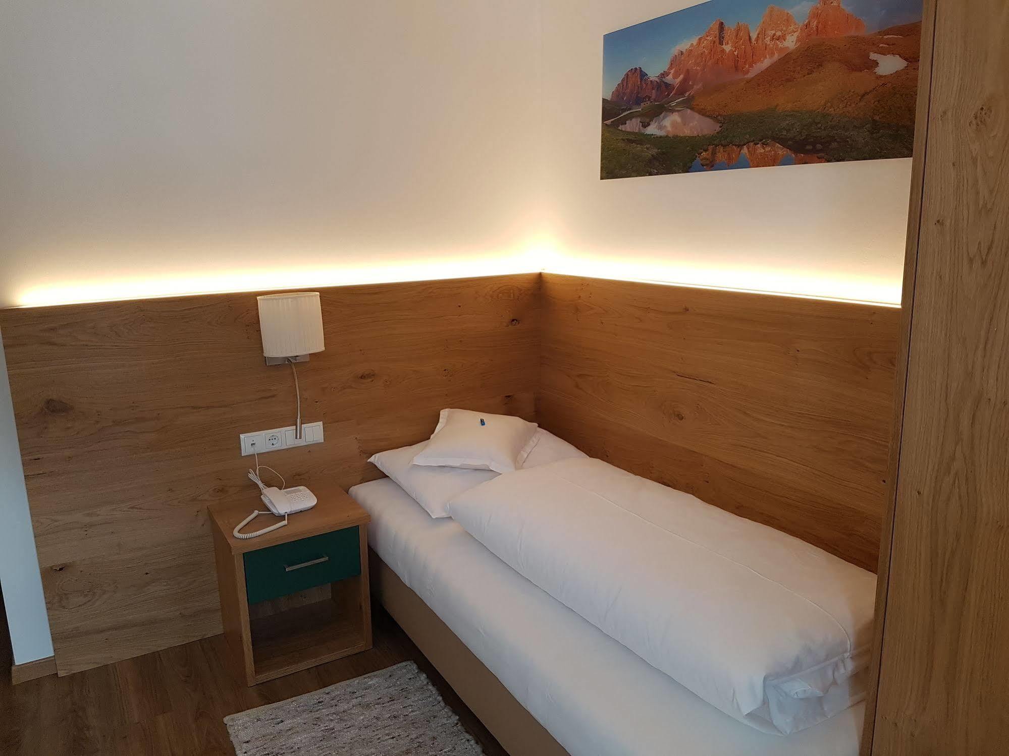 Hotel Dolomites Inn กานาเซย์ ภายนอก รูปภาพ