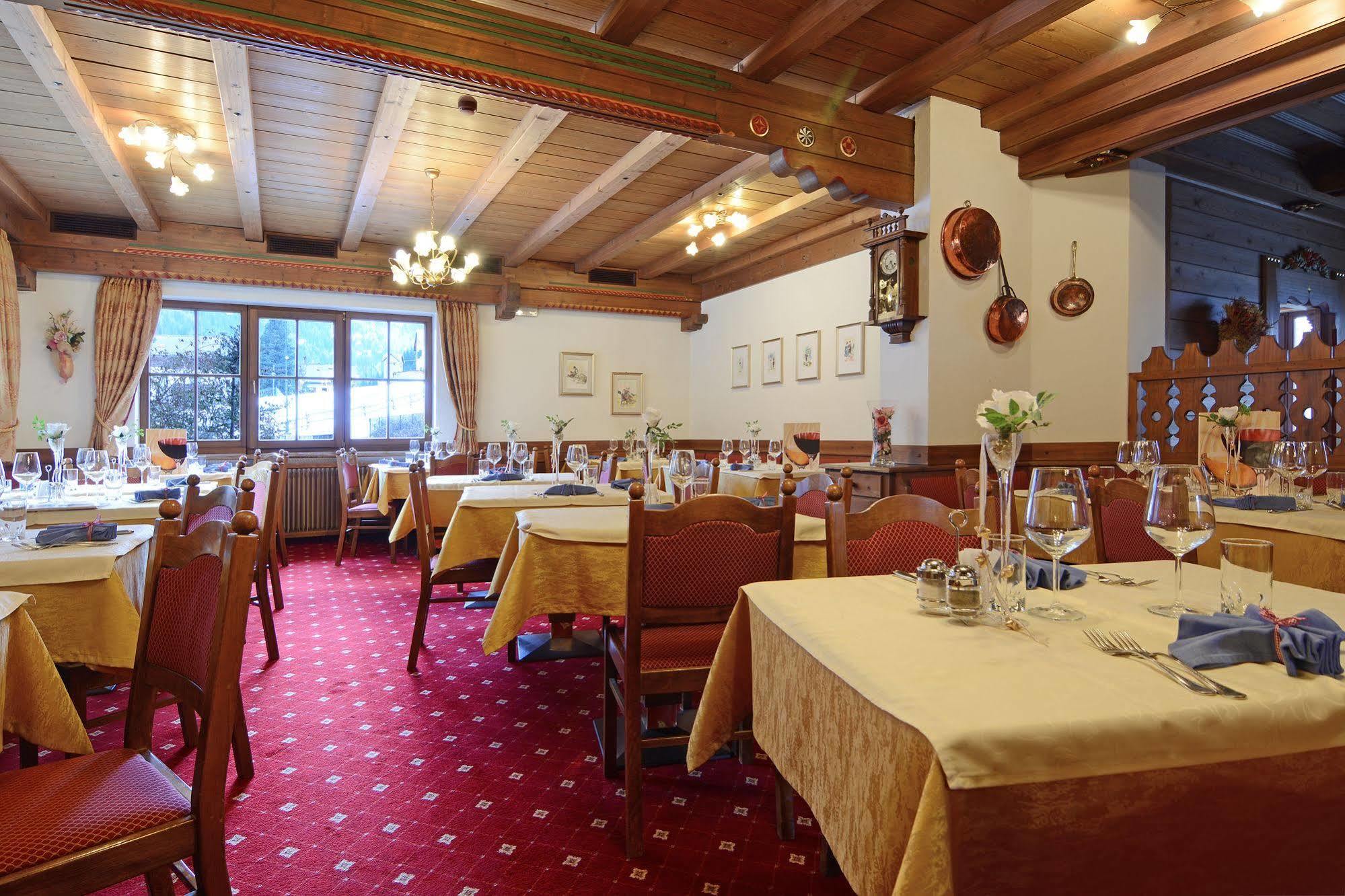 Hotel Dolomites Inn กานาเซย์ ภายนอก รูปภาพ