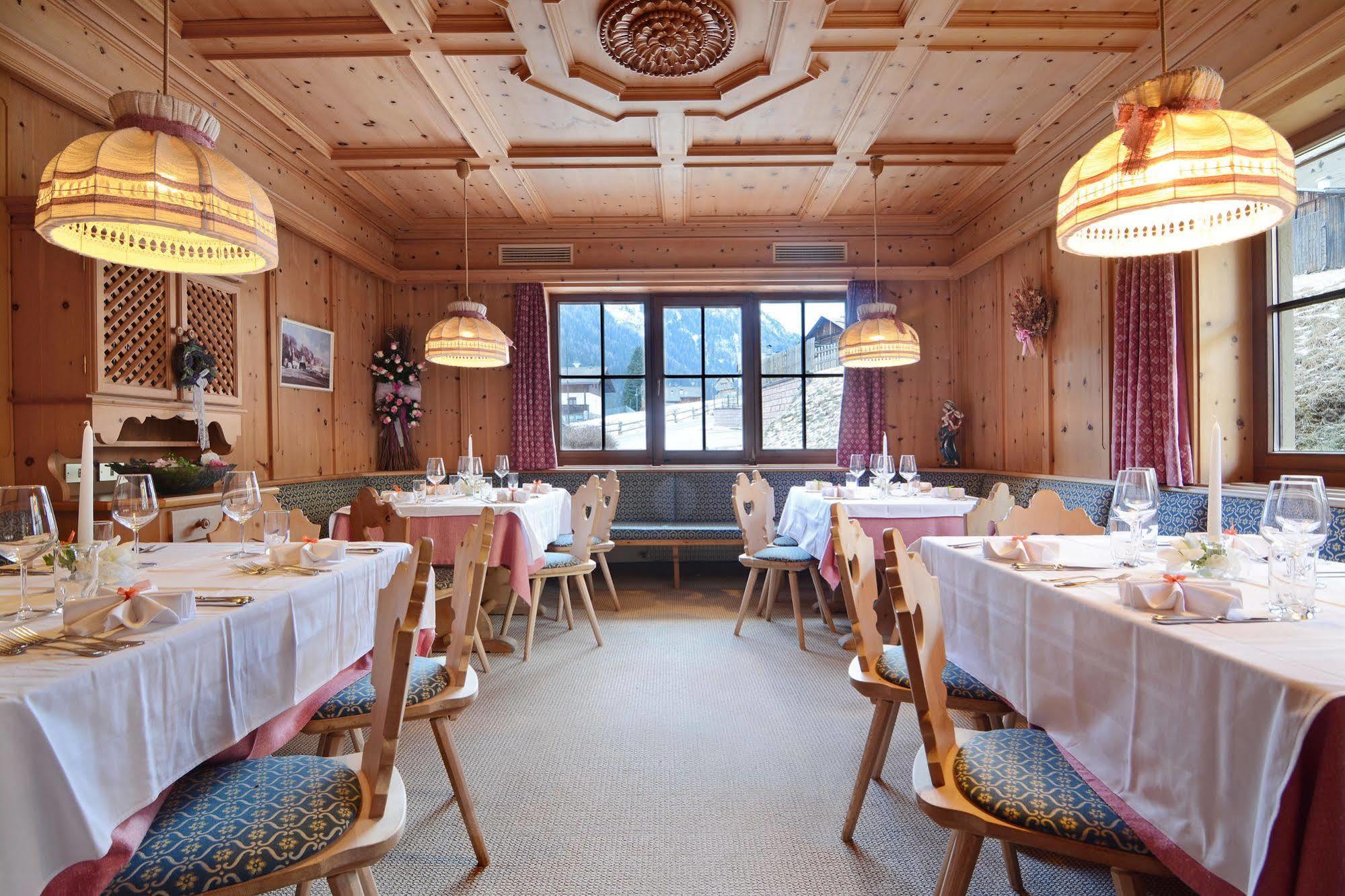 Hotel Dolomites Inn กานาเซย์ ภายนอก รูปภาพ