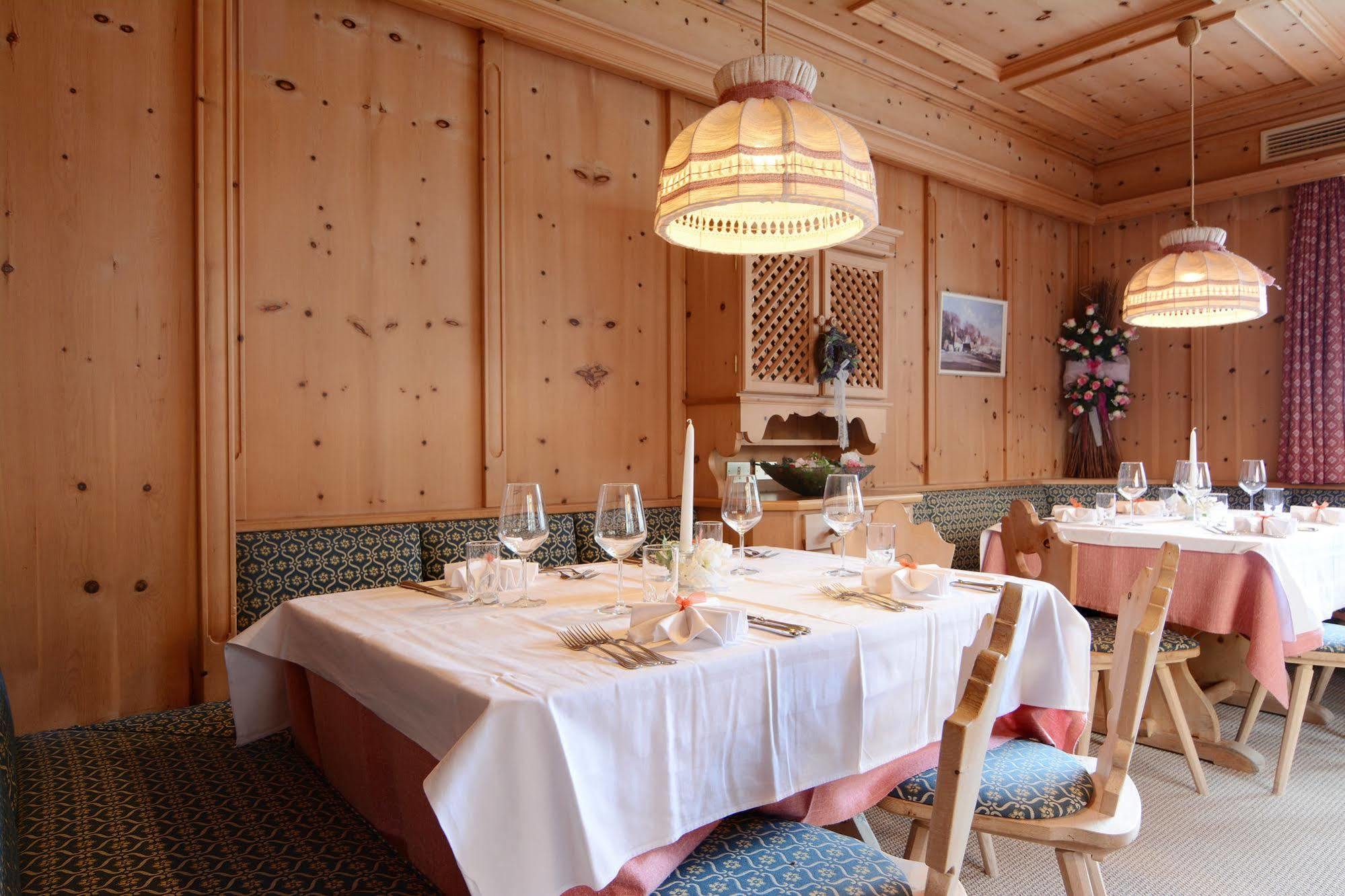 Hotel Dolomites Inn กานาเซย์ ภายนอก รูปภาพ