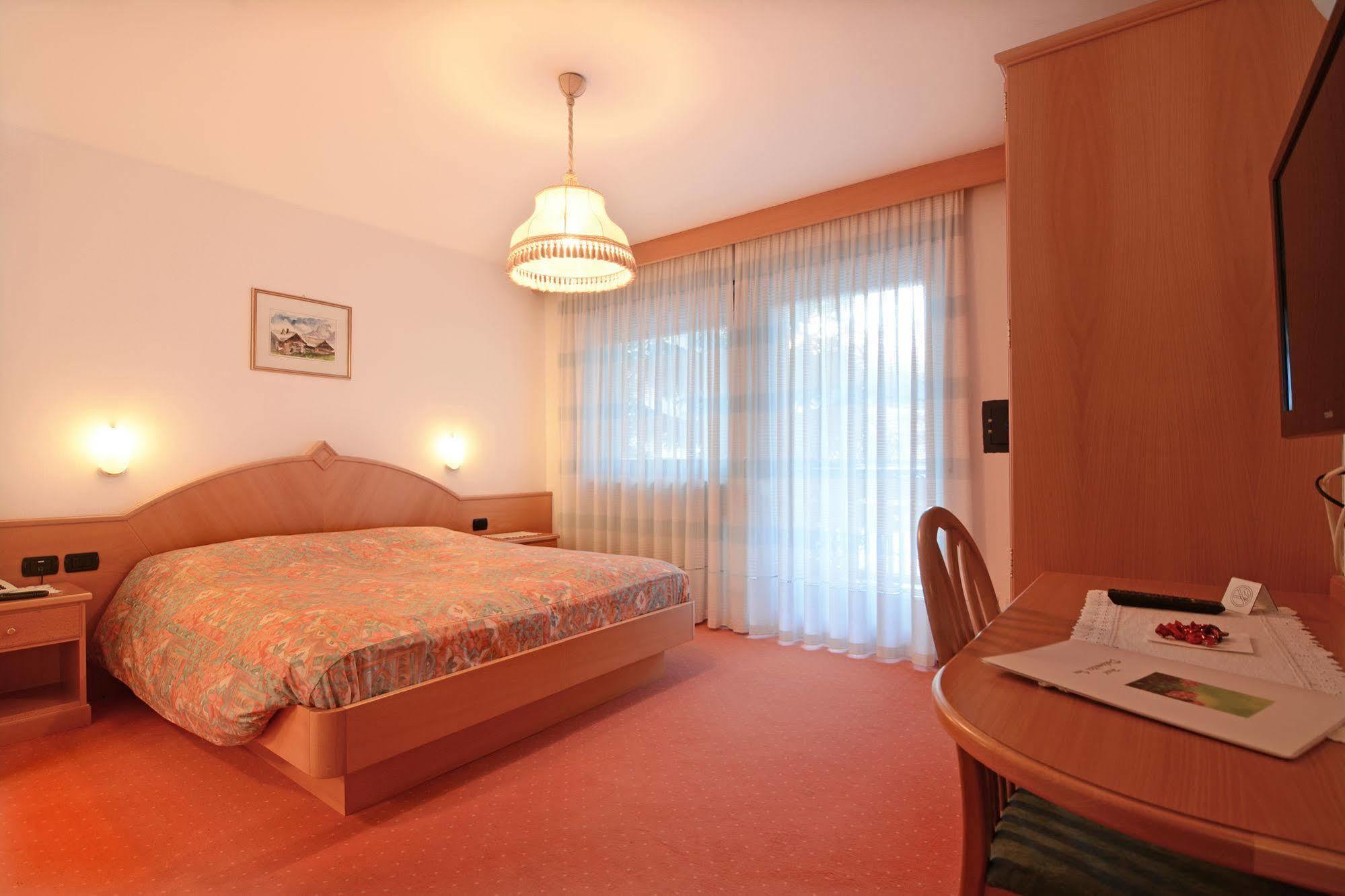 Hotel Dolomites Inn กานาเซย์ ภายนอก รูปภาพ