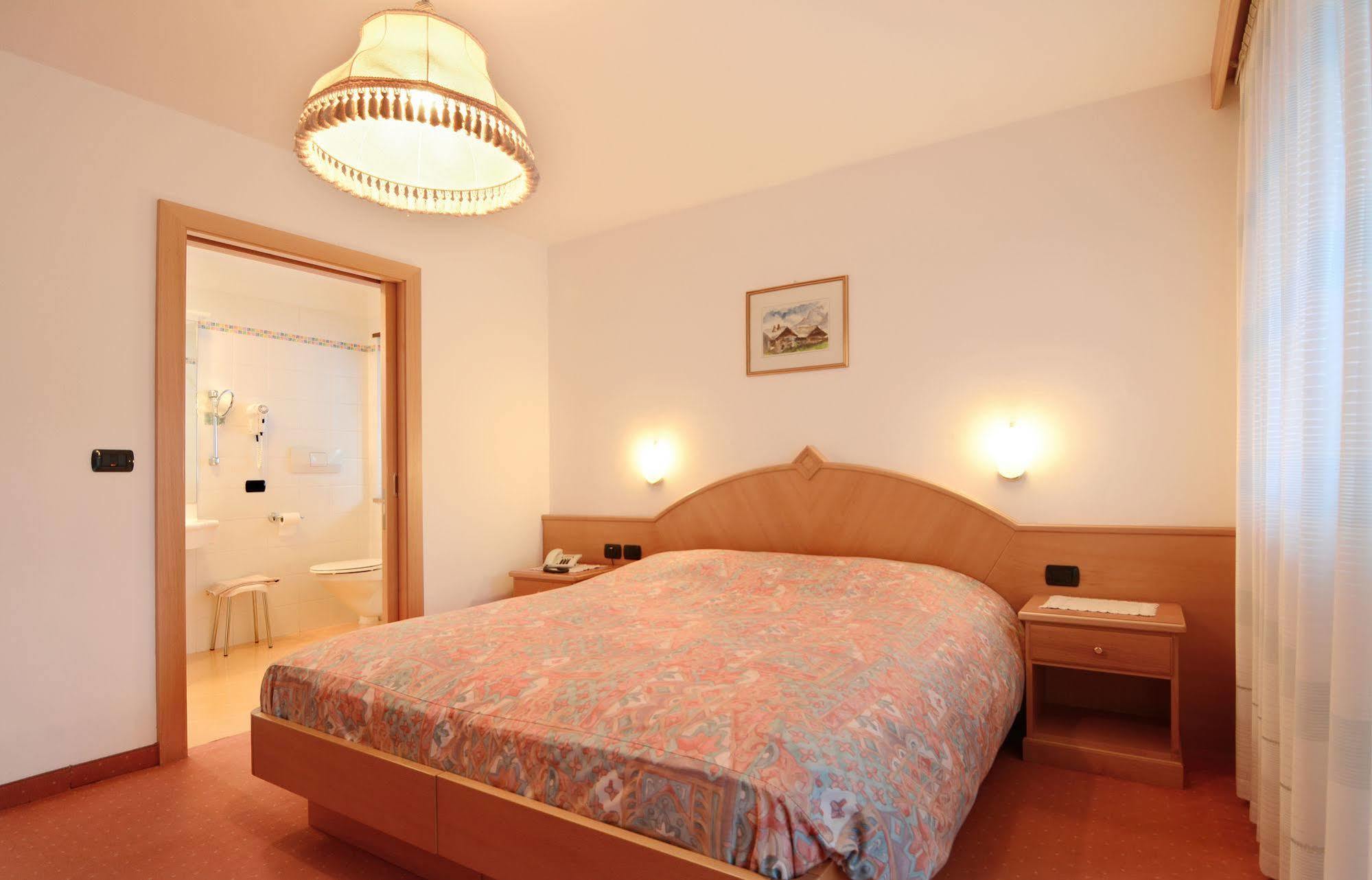 Hotel Dolomites Inn กานาเซย์ ภายนอก รูปภาพ