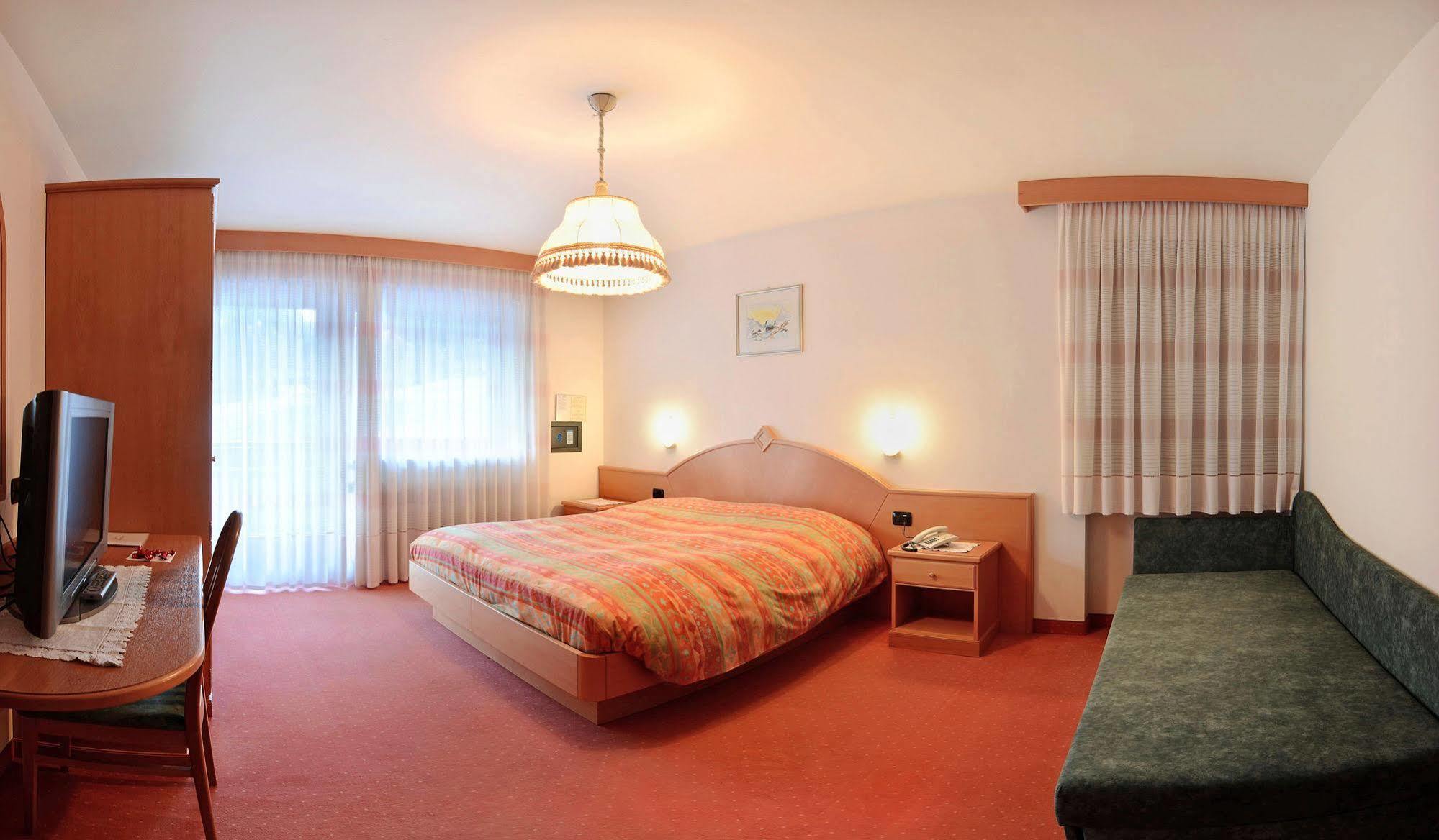 Hotel Dolomites Inn กานาเซย์ ภายนอก รูปภาพ
